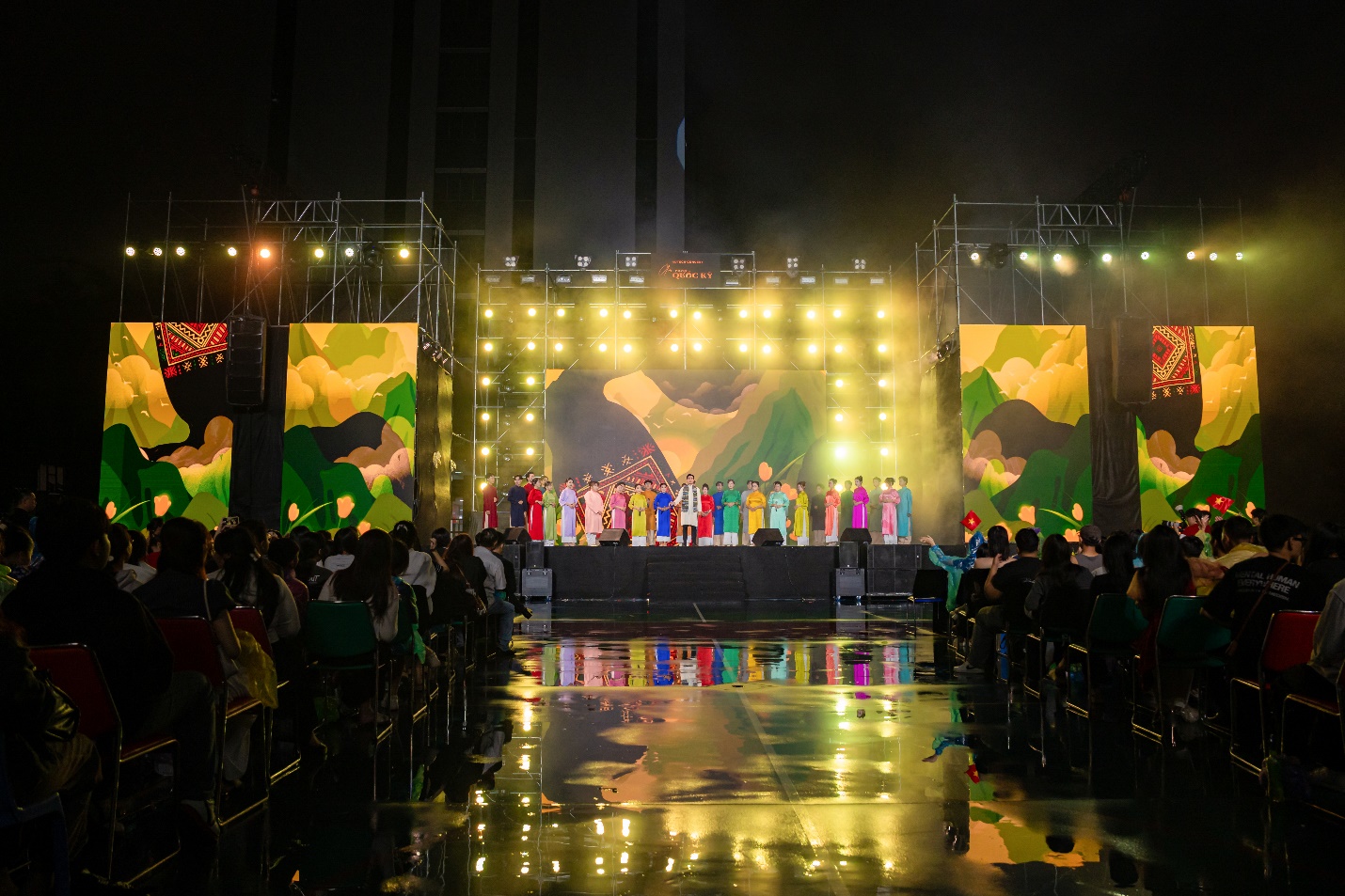 Gen Z “biến” giảng đường thành sân khấu concert hoành tráng- Ảnh 2. Gen Z “biến” giảng đường thành sân khấu concert hoành tráng- Ảnh 2.