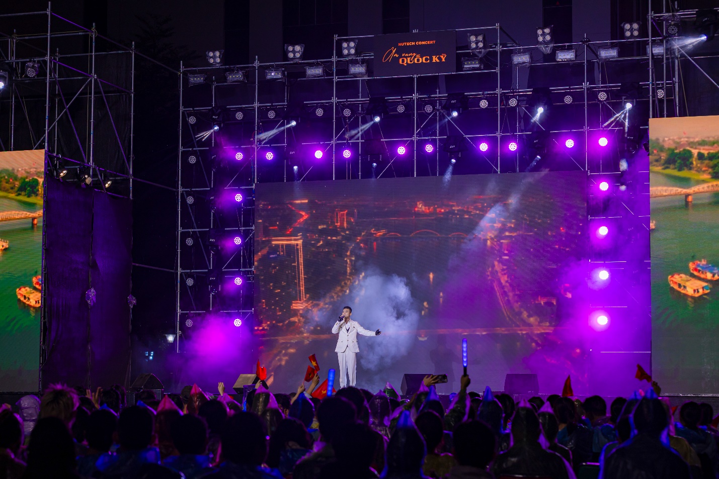 Gen Z “biến” giảng đường thành sân khấu concert hoành tráng- Ảnh 3. Gen Z “biến” giảng đường thành sân khấu concert hoành tráng- Ảnh 3.