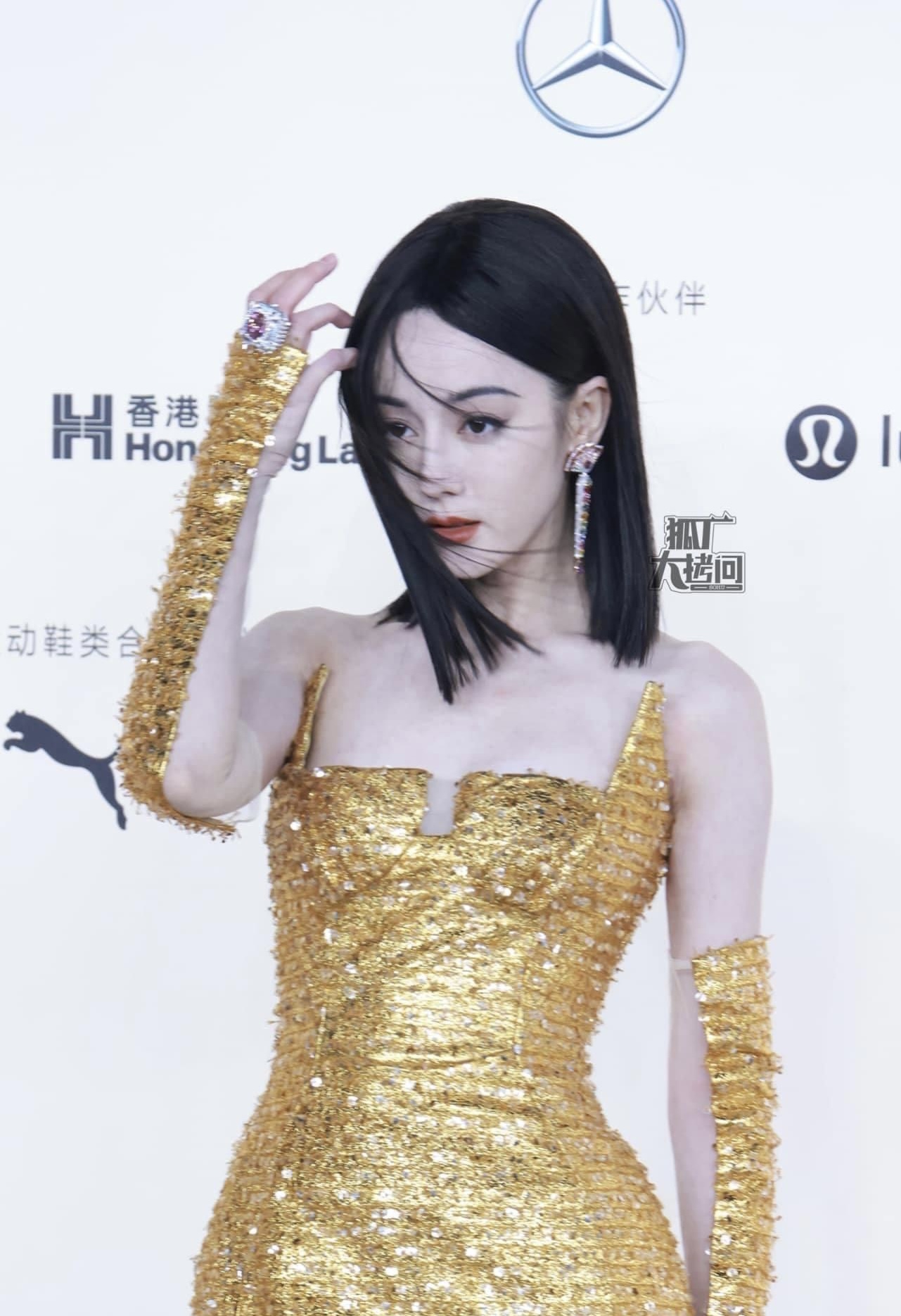 Không ai muốn đứng cạnh Địch Lệ Nhiệt Ba- Ảnh 5.