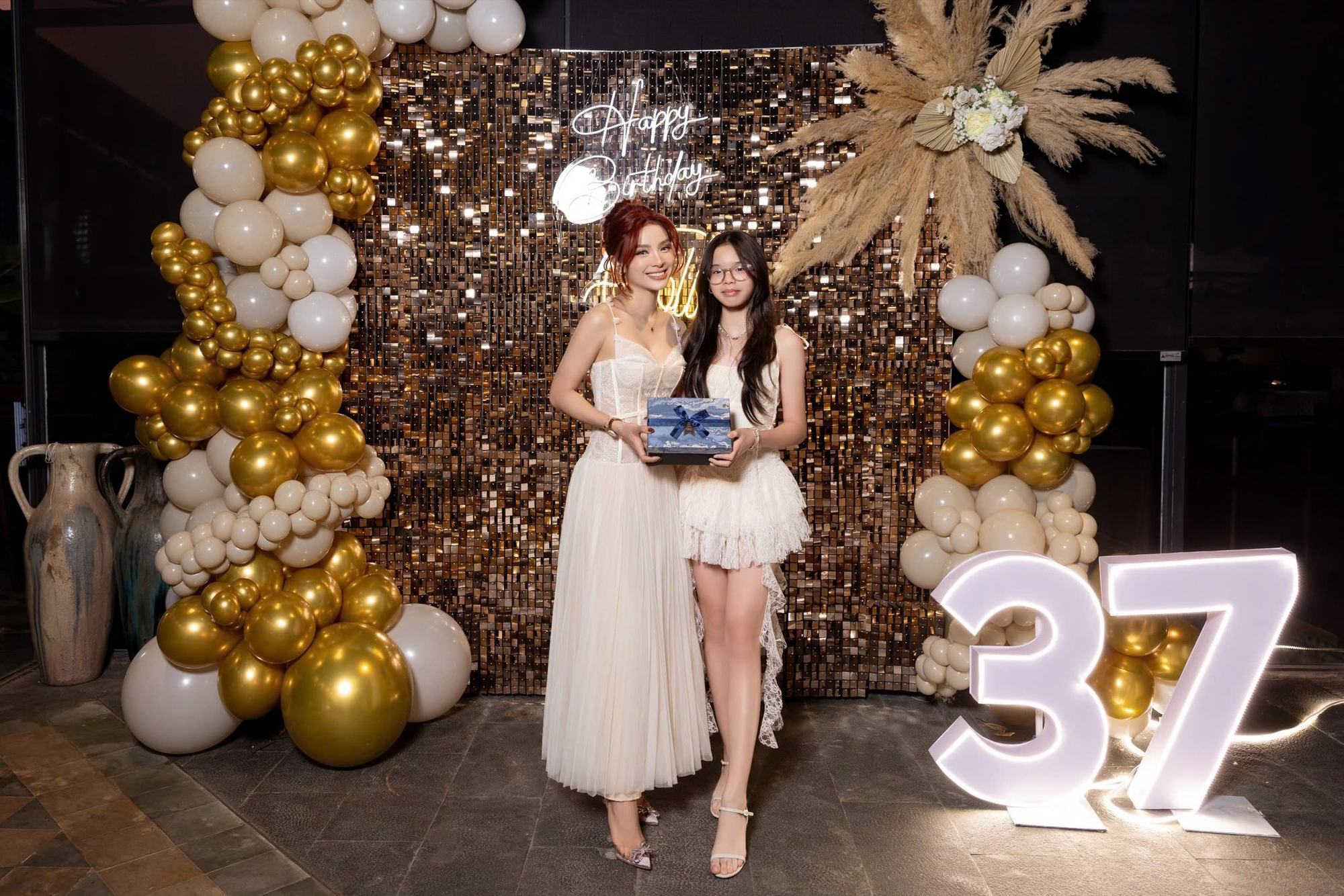 "Ái nữ" của Phương Trinh Jolie mới 12 tuổi đã cao gần bằng mẹ, chiếm trọn spotlight với đôi chân dài miên man- Ảnh 9. "Ái nữ" của Phương Trinh Jolie mới 12 tuổi đã cao gần bằng mẹ, chiếm trọn spotlight với đôi chân dài miên man- Ảnh 9.