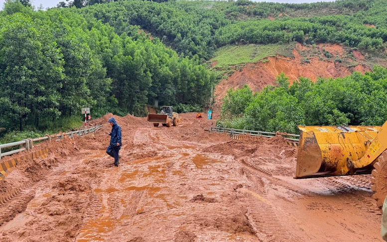 Công bố tình huống khẩn cấp thiên tai gây hư hỏng cầu trên đường Hồ Chí Minh- Ảnh 3.