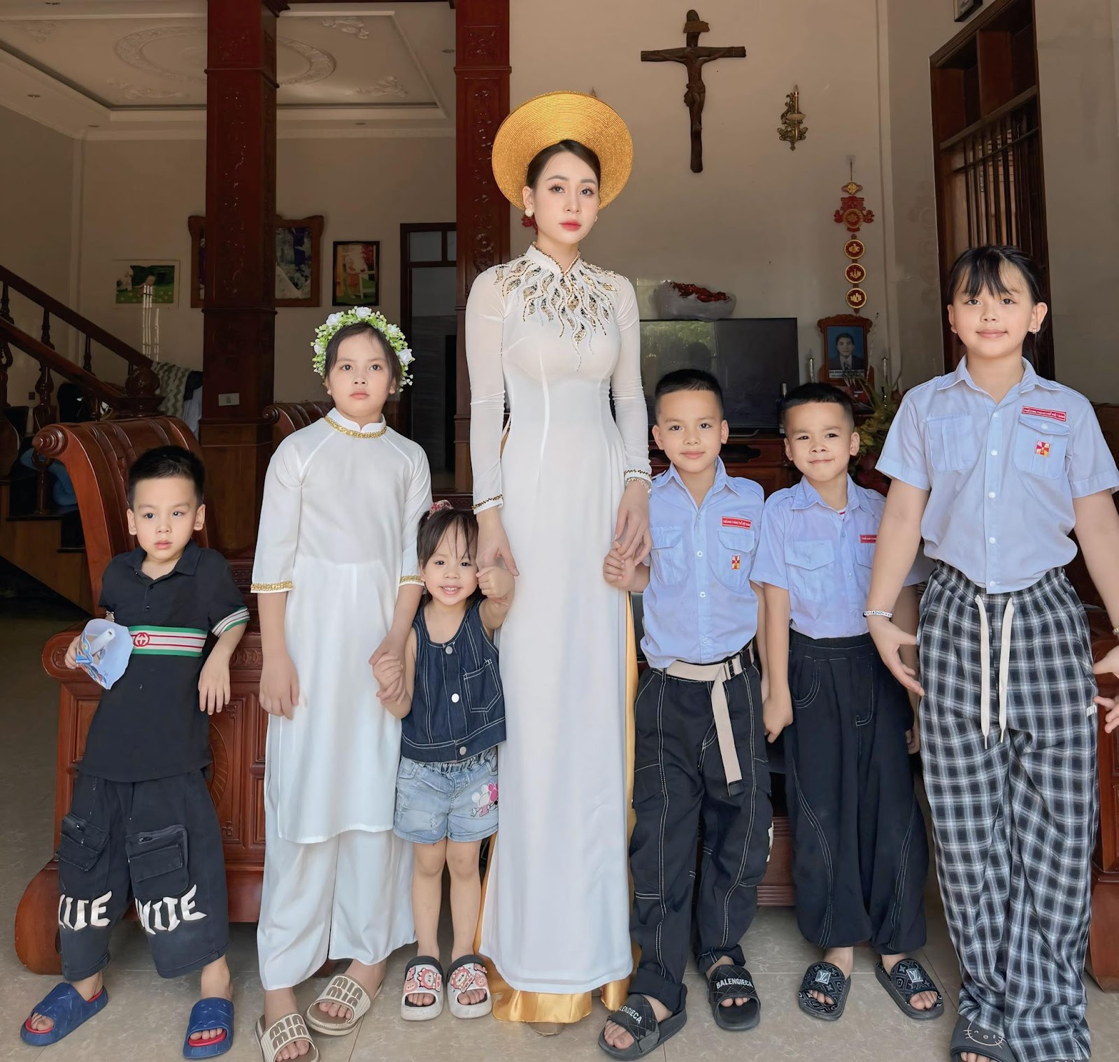 Mẹ 34 tuổi ở Nghệ An sinh 6 con, chồng đi làm xa một mình “cân” hết, chi phí nuôi con mới choáng- Ảnh 3. Mẹ 34 tuổi ở Nghệ An sinh 6 con, chồng đi làm xa một mình “cân” hết, chi phí nuôi con mới choáng- Ảnh 3.