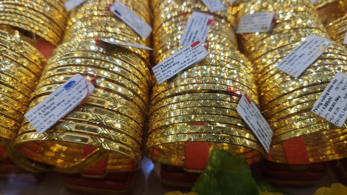 Sáng 5-11, giá vàng miếng SJC, vàng nhẫn cùng giảm mạnh- Ảnh 1. Sáng 5-11, giá vàng miếng SJC, vàng nhẫn cùng giảm mạnh- Ảnh 1.
