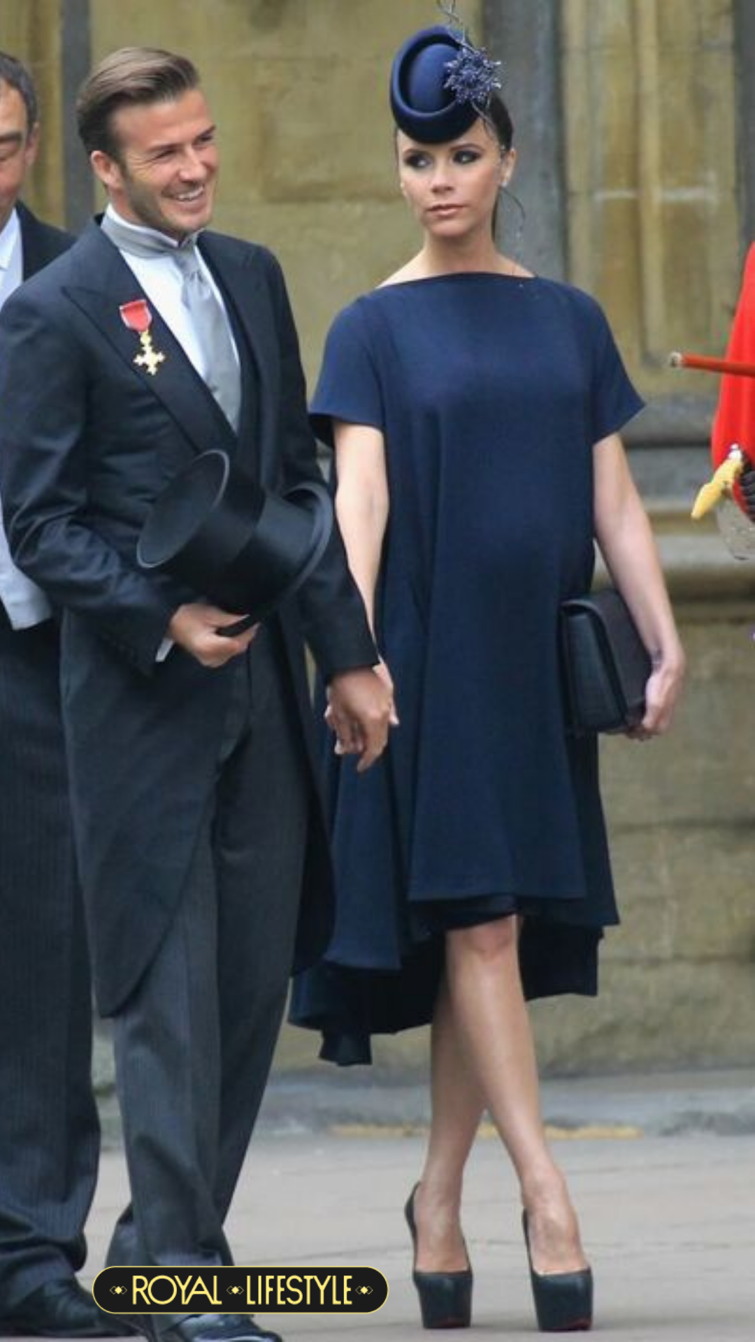 Victoria Beckham chỉ mặc một màu duy nhất khi gặp Hoàng gia và lý do khiến ai cũng phải gật gù khen thông minh!- Ảnh 2.