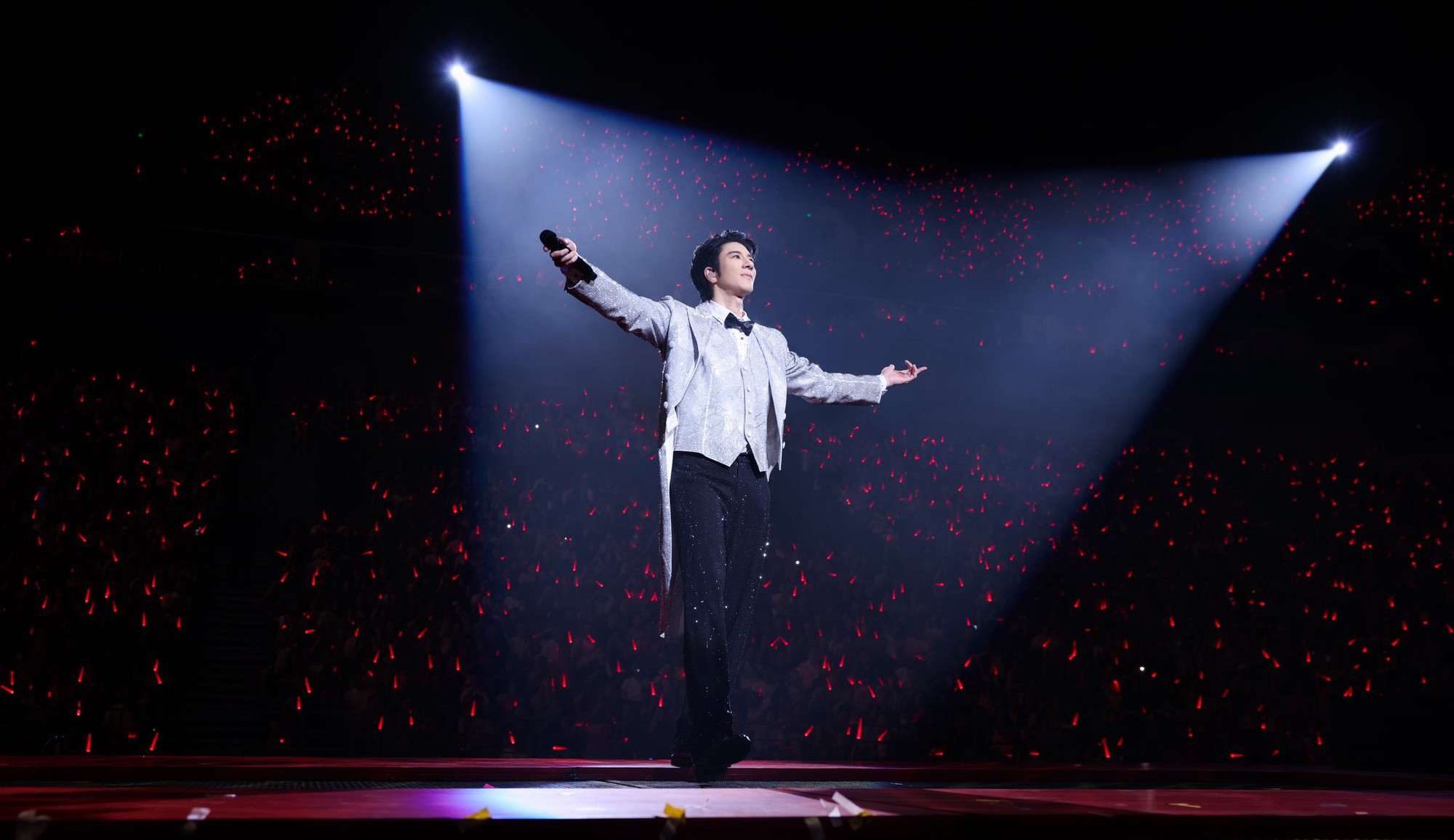 MV của Vương Lực Hoành và Ella bốc hơi vì vi phạm bản quyền- Ảnh 3. MV của Vương Lực Hoành và Ella bốc hơi vì vi phạm bản quyền- Ảnh 3.