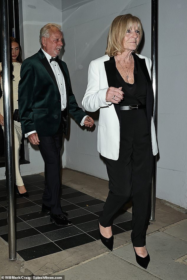 Nhà Beckham tưng bừng 