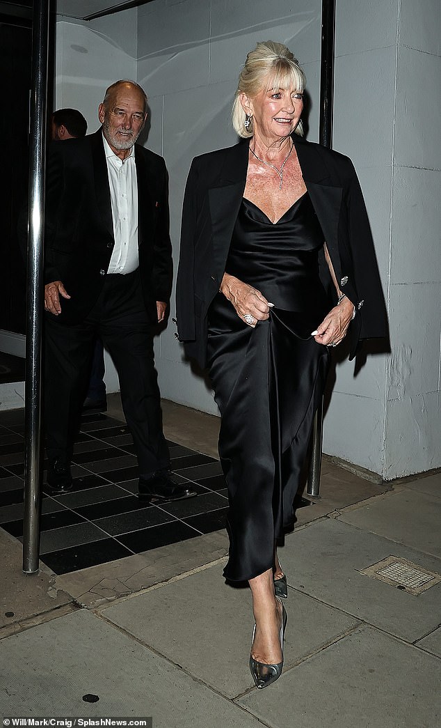 Nhà Beckham tưng bừng 