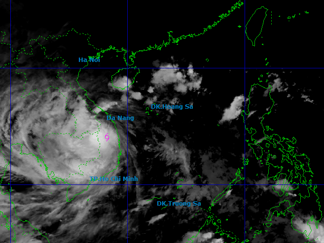 Bão số 13 quần thảo: Đã ghi nhận trường hợp tử vong; Nhà sập ngổn ngang, trần chung cư bị giật bung- Ảnh 2.