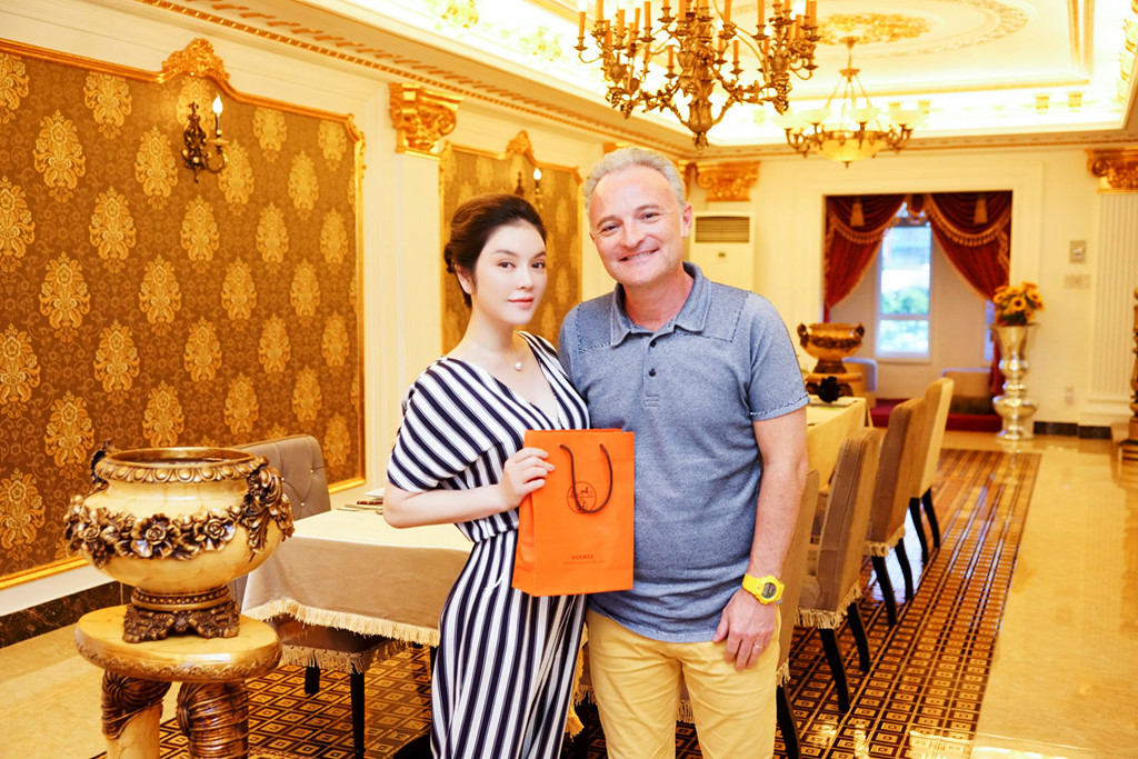 Bất động sản của các nghệ sĩ Việt: Hà Anh Tuấn có duplex trăm tỷ, Đặng Thu Thảo ở biệt thự quận 1, Lý Nhã Kỳ sở hữu cả một lâu đài- Ảnh 14.