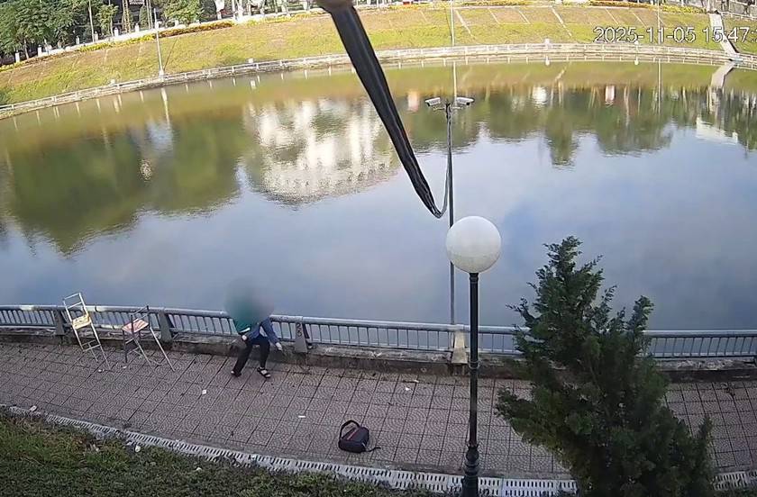 2 17623889161181090678336