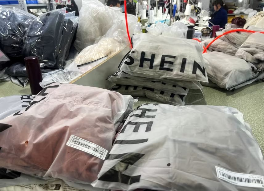 Nhanh và rẻ hơn Zara, H&M, thương hiệu Shein vẫn bị tẩy chay khi mở cửa hàng vật lý đầu tiên trên thế giới, bị chê là ‘văn hóa tiêu dùng vứt bỏ’- Ảnh 3.