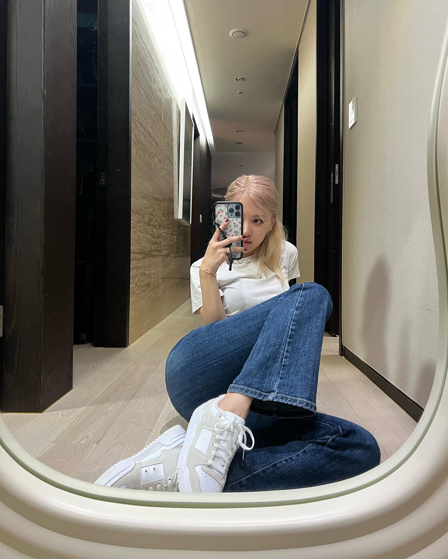 Sao Hàn luôn mặc đồ đơn giản nhưng rất sang, tất cả là nhờ 5 item- Ảnh 12.