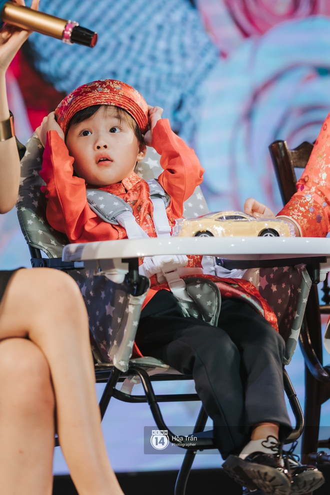 Bé Sa nhà Quỳnh Trần JP đã 8 tuổi: Cao gần bằng mẹ, vẫn chuộng tóc mái ngố thương hiệu, biểu cảm “thánh meme” vẫn đỉnh như xưa- Ảnh 9.