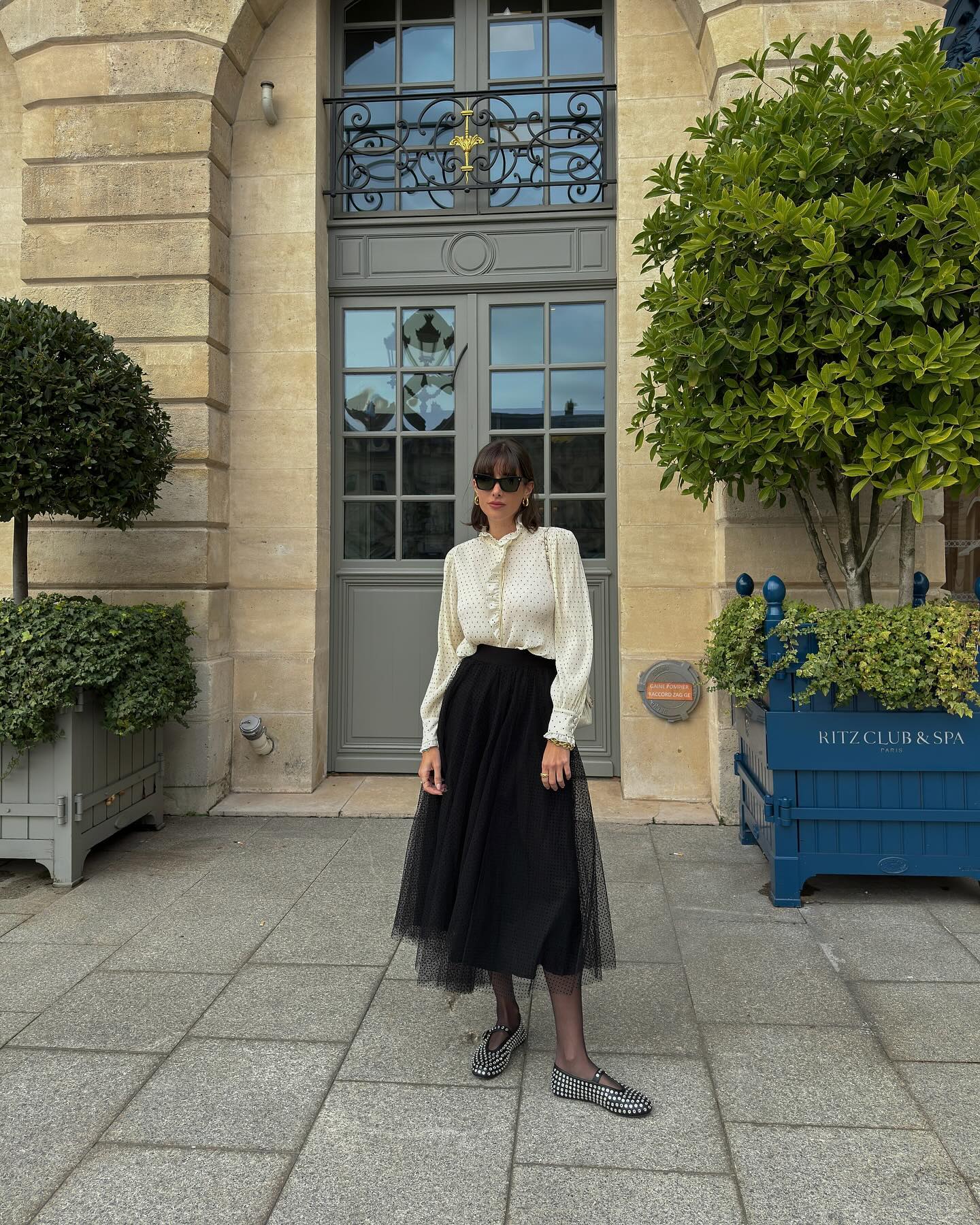 Phụ nữ Pháp có 10 cách mặc chân váy mùa đông sang trọng tuyệt đối- Ảnh 4. Phụ nữ Pháp có 10 cách mặc chân váy mùa đông sang trọng tuyệt đối- Ảnh 4.