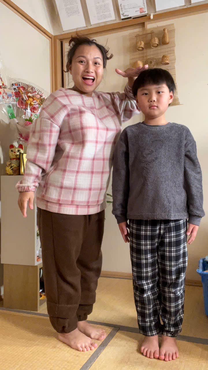 Bé Sa nhà Quỳnh Trần JP đã 8 tuổi: Cao gần bằng mẹ, vẫn chuộng tóc mái ngố thương hiệu, biểu cảm “thánh meme” vẫn đỉnh như xưa- Ảnh 20.