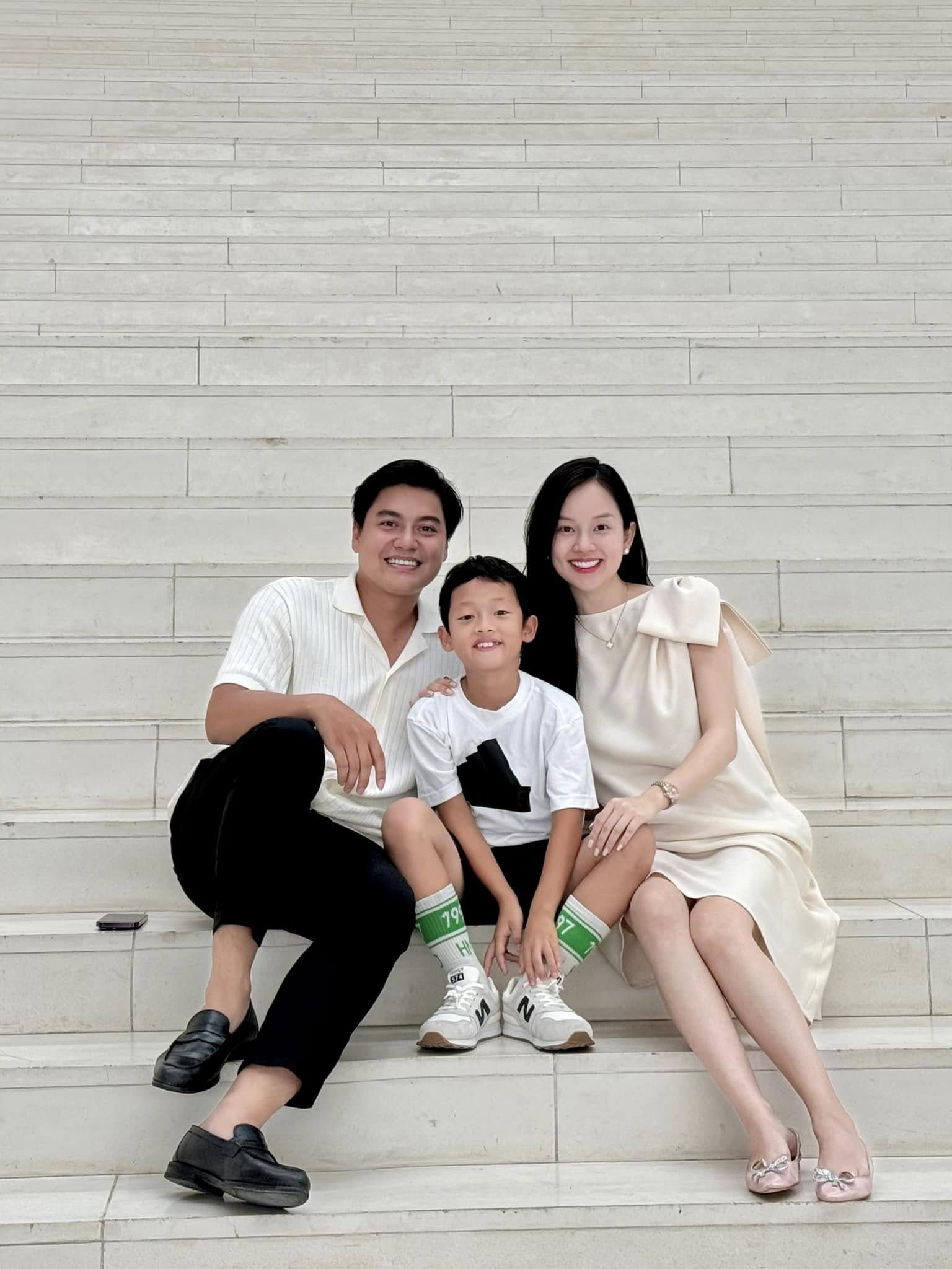 "Cậu cả" nhà Ly Kute: Tố chất thể thao từ nhỏ, mới 8 tuổi đã biết phụ mẹ trông em, bế em cực khéo- Ảnh 14.