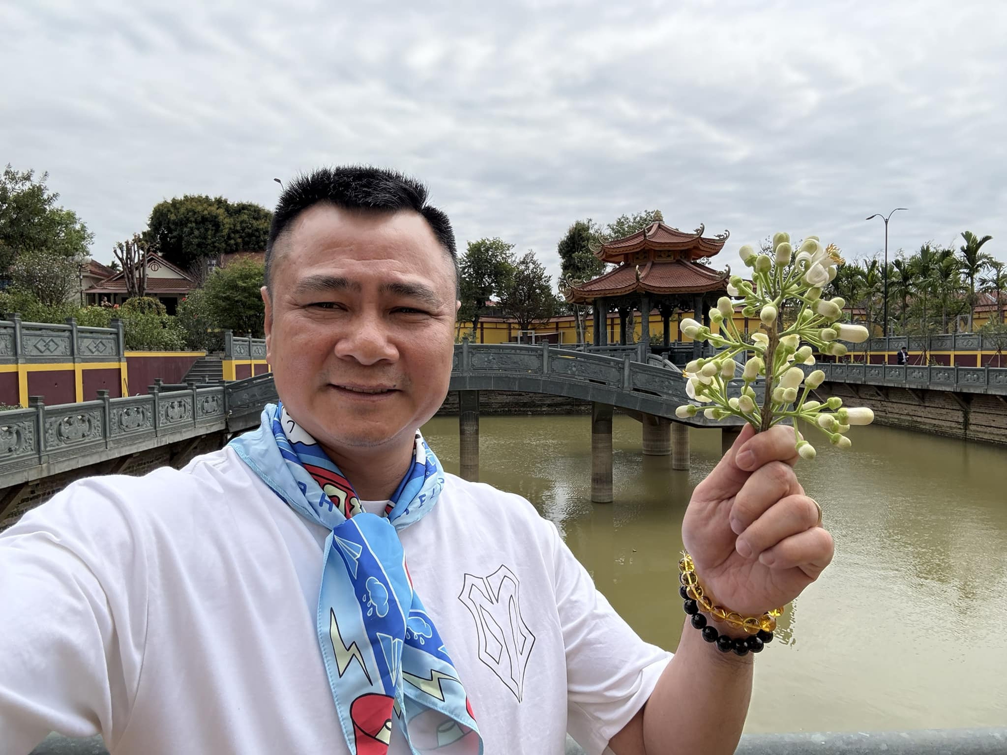 Đại tá, Giám đốc Nhà hát Chèo thương vợ hai kém 12 tuổi thiệt thòi, phải "chịu đựng" chồng- Ảnh 1. Đại tá, Giám đốc Nhà hát Chèo thương vợ hai kém 12 tuổi thiệt thòi, phải "chịu đựng" chồng- Ảnh 1.