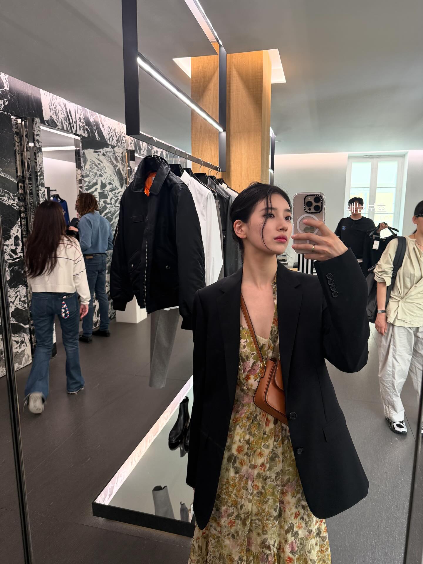 Sao Hàn luôn mặc đồ đơn giản nhưng rất sang, tất cả là nhờ 5 item- Ảnh 3.