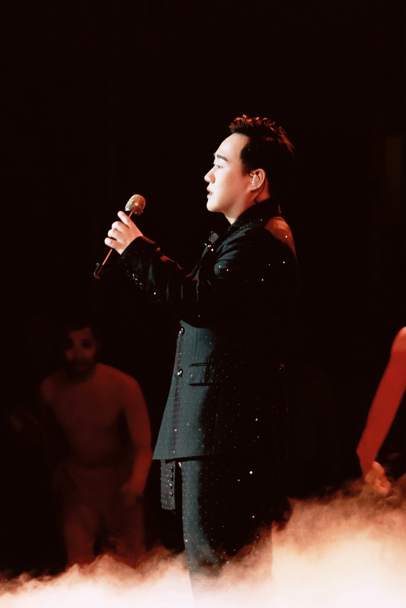 Nam ca sĩ sở hữu nhiều nhà, có mối tình kéo dài chỉ 10 ngày, U40 chưa vợ con- Ảnh 1. Nam ca sĩ sở hữu nhiều nhà, có mối tình kéo dài chỉ 10 ngày, U40 chưa vợ con- Ảnh 1.