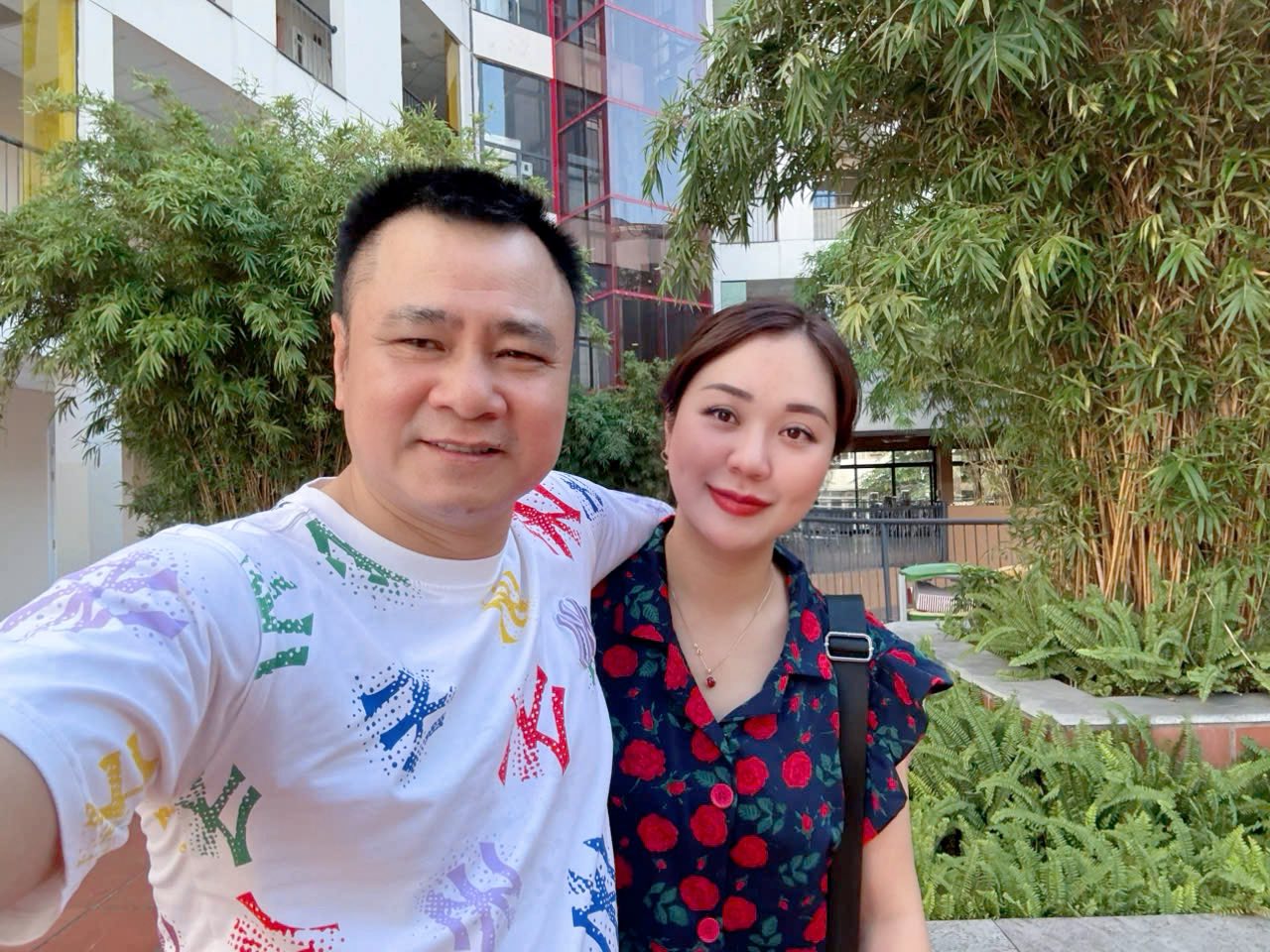 Đại tá, Giám đốc Nhà hát Chèo thương vợ hai kém 12 tuổi thiệt thòi, phải "chịu đựng" chồng- Ảnh 5. Đại tá, Giám đốc Nhà hát Chèo thương vợ hai kém 12 tuổi thiệt thòi, phải "chịu đựng" chồng- Ảnh 5.