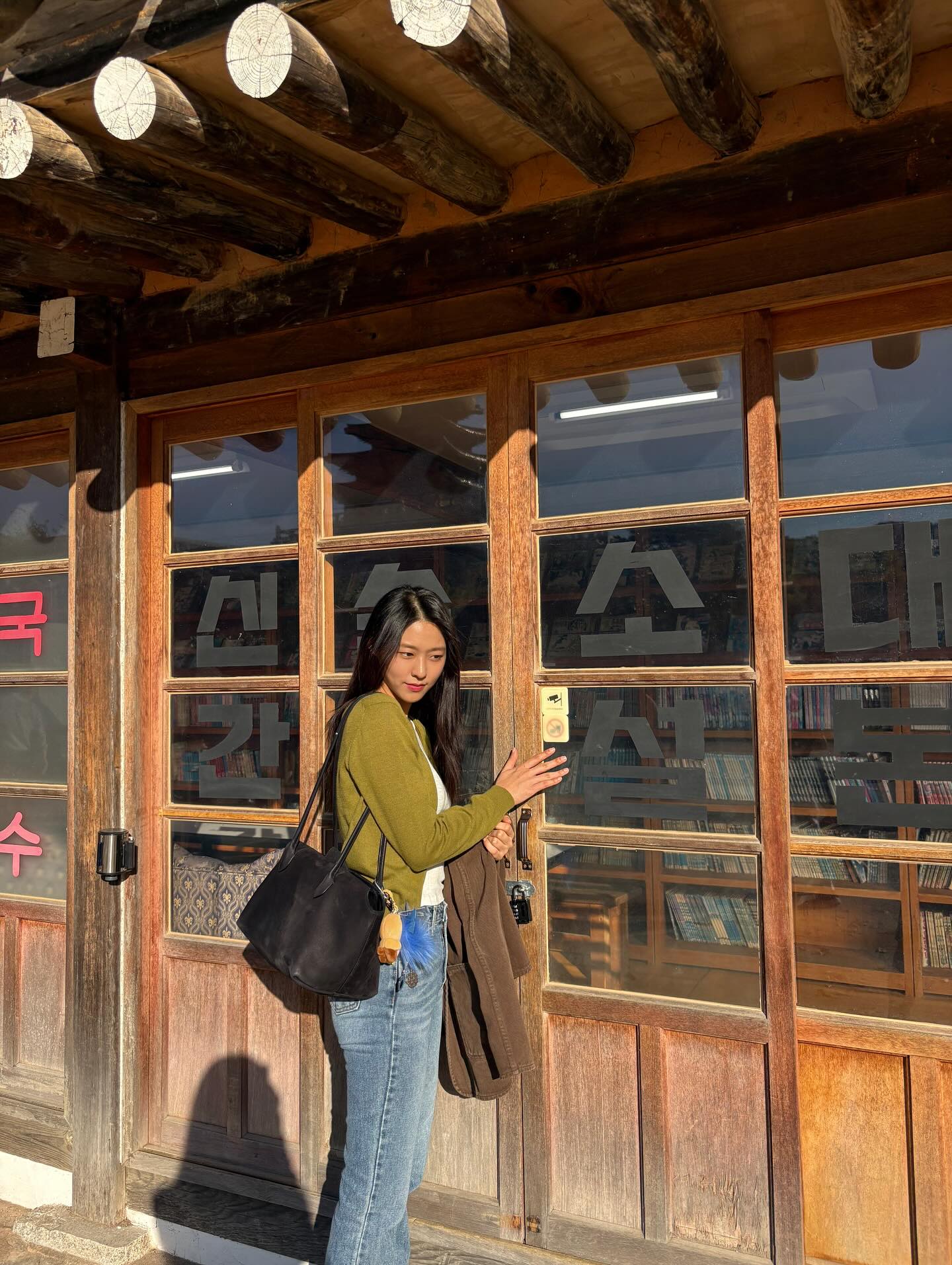 Sao Hàn luôn mặc đồ đơn giản nhưng rất sang, tất cả là nhờ 5 item- Ảnh 13.