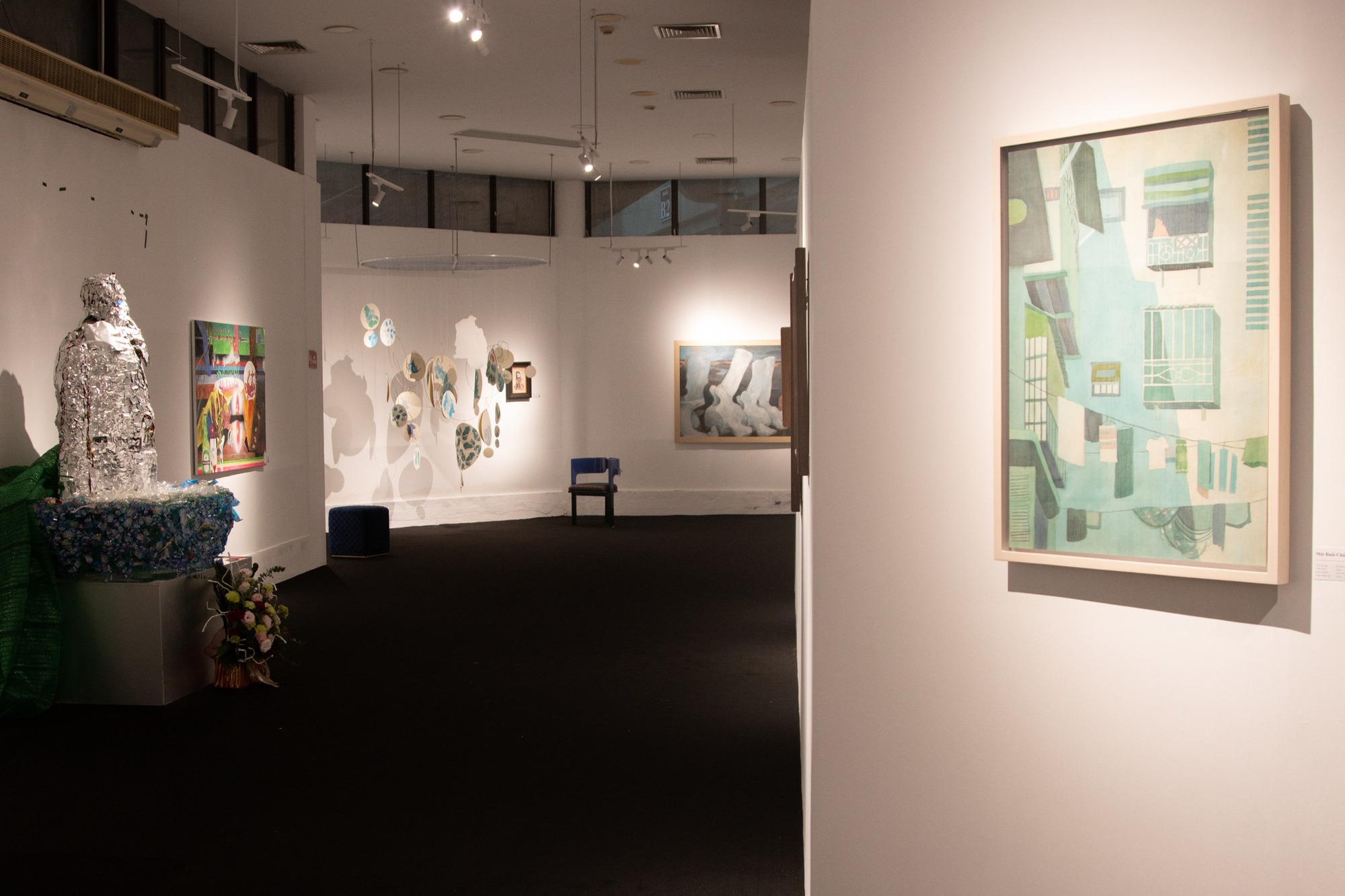 Giới trẻ ồ ạt check-in “rác” ở không gian triển lãm "30 - Đối thoại đô thị" ở Hà Nội- Ảnh 2.