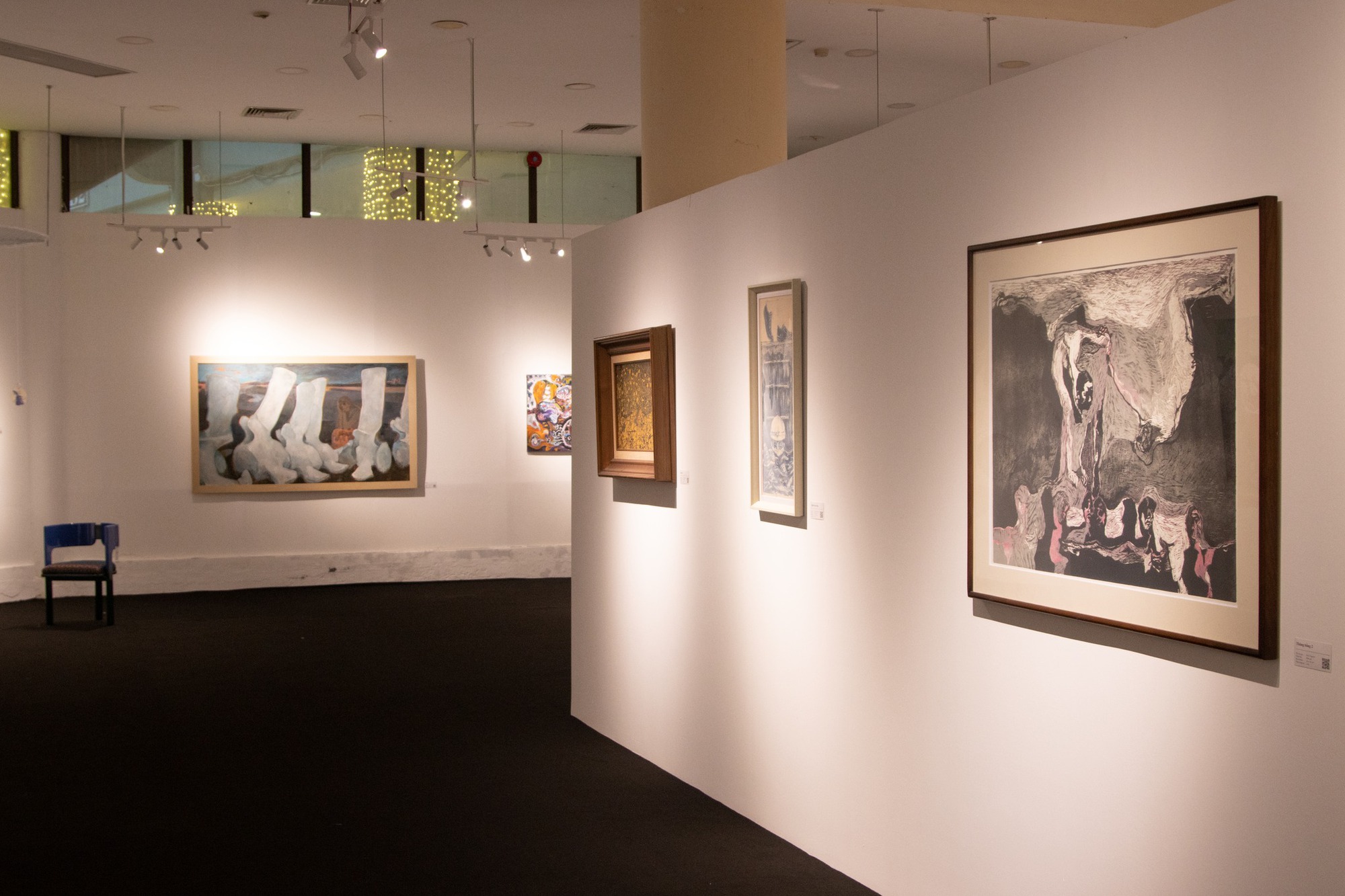 Giới trẻ ồ ạt check-in “rác” ở không gian triển lãm "30 - Đối thoại đô thị" ở Hà Nội- Ảnh 4.