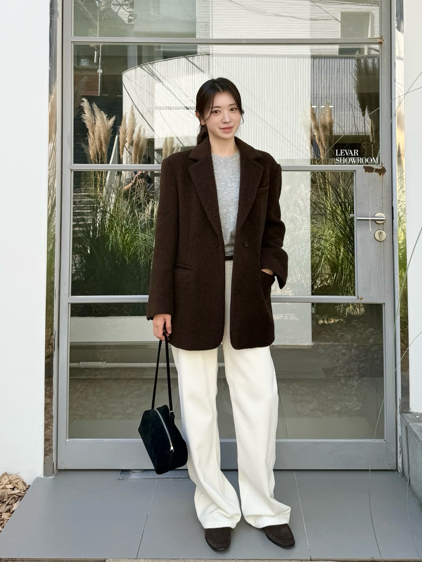 Chị em đừng mặc mãi quần đen, có 4 kiểu quần dài trẻ trung hơn nhiều- Ảnh 7. Chị em đừng mặc mãi quần đen, có 4 kiểu quần dài trẻ trung hơn nhiều- Ảnh 7.