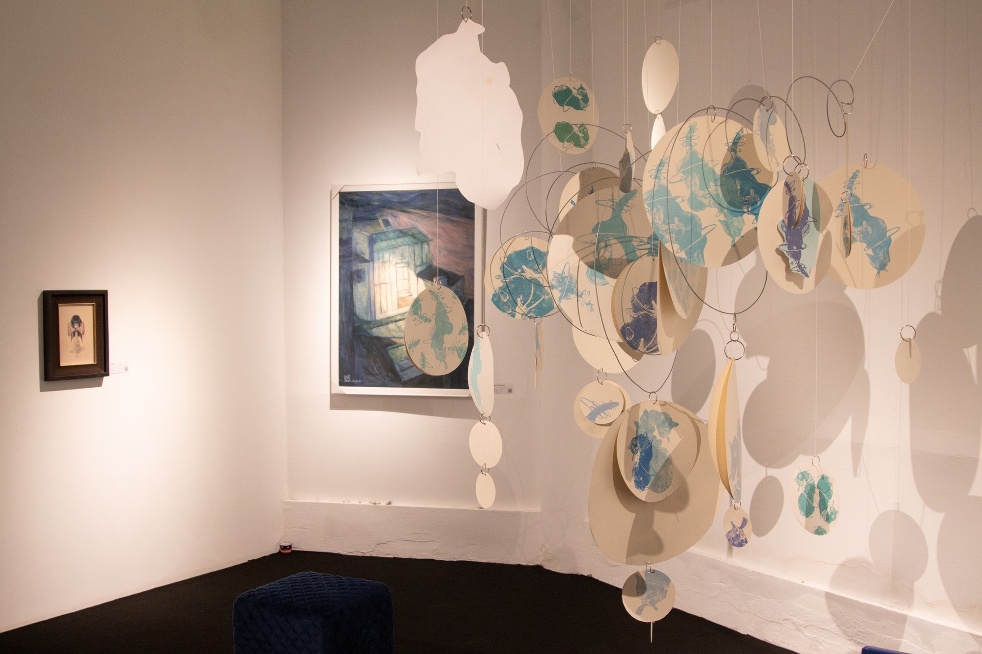 Giới trẻ ồ ạt check-in “rác” ở không gian triển lãm "30 - Đối thoại đô thị" ở Hà Nội- Ảnh 1.