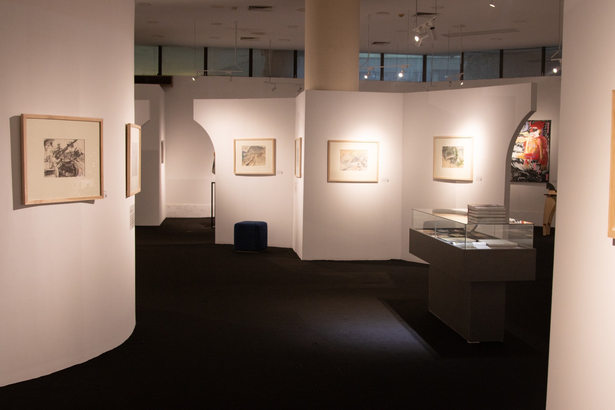 Giới trẻ ồ ạt check-in “rác” ở không gian triển lãm "30 - Đối thoại đô thị" ở Hà Nội- Ảnh 3.