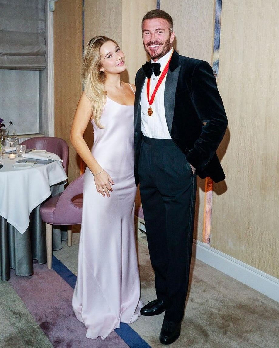 "Tiểu mỹ nhân" Harper Beckham xinh đẹp như hoa!- Ảnh 2. "Tiểu mỹ nhân" Harper Beckham xinh đẹp như hoa!- Ảnh 2.