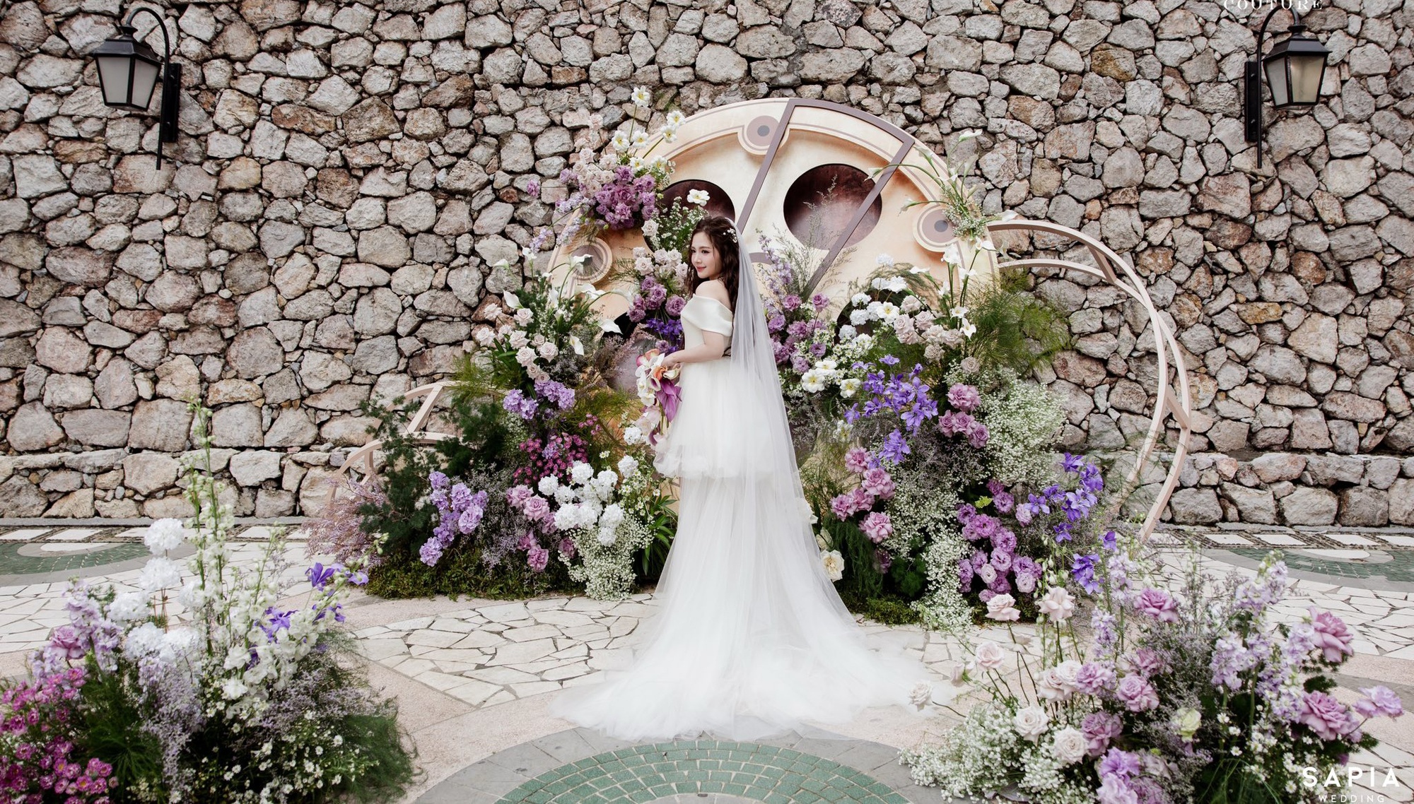 Đám cưới diễn viên Đình Tú - Ngọc Huyền: Dâu rể gấp đôi visual, Quỳnh Nga và dàn mỹ nhân Vbiz đổ bộ- Ảnh 2. Đám cưới diễn viên Đình Tú - Ngọc Huyền: Dâu rể gấp đôi visual, Quỳnh Nga và dàn mỹ nhân Vbiz đổ bộ- Ảnh 2.