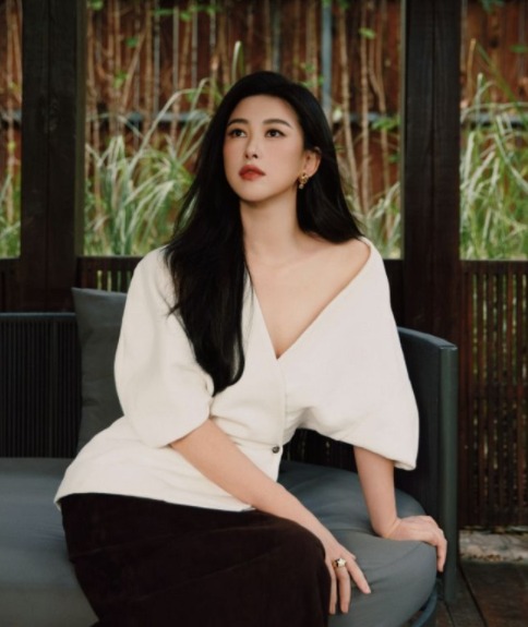 "Công chúa Bắc Kinh" khiến 1,4 tỷ dân Trung say đắm- Ảnh 2. "Công chúa Bắc Kinh" khiến 1,4 tỷ dân Trung say đắm- Ảnh 2.