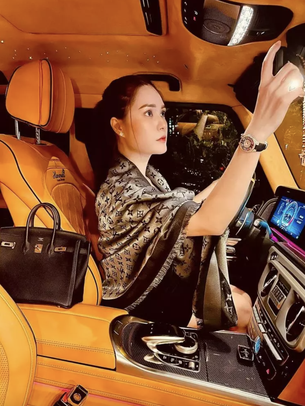 BST túi hàng hiệu của Đoàn Di Băng: Hermès đựng cún cưng, Dior và Chanel để đi chợ- Ảnh 18. BST túi hàng hiệu của Đoàn Di Băng: Hermès đựng cún cưng, Dior và Chanel để đi chợ- Ảnh 18.