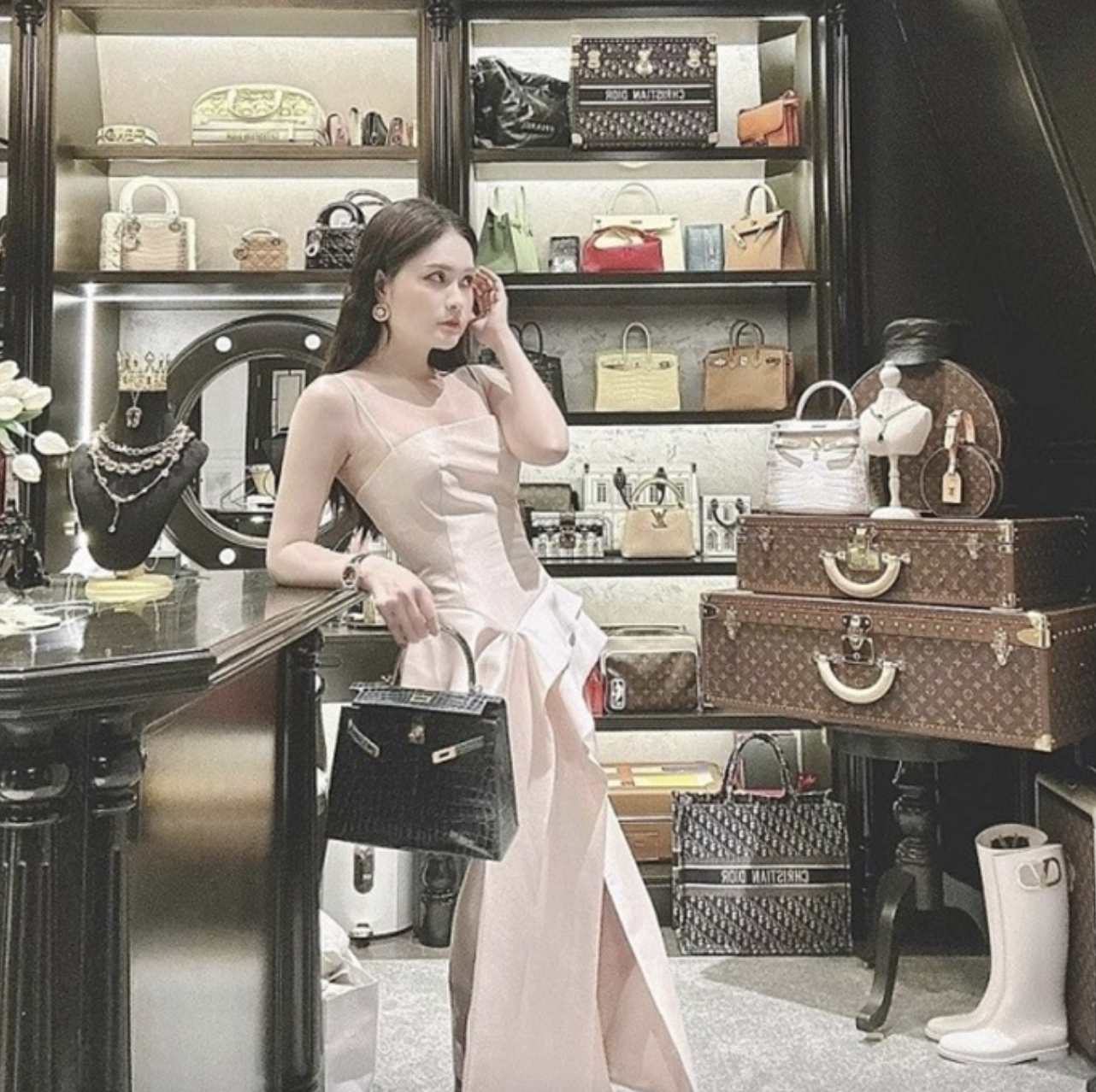 BST túi hàng hiệu của Đoàn Di Băng: Hermès đựng cún cưng, Dior và Chanel để đi chợ- Ảnh 22. BST túi hàng hiệu của Đoàn Di Băng: Hermès đựng cún cưng, Dior và Chanel để đi chợ- Ảnh 22.