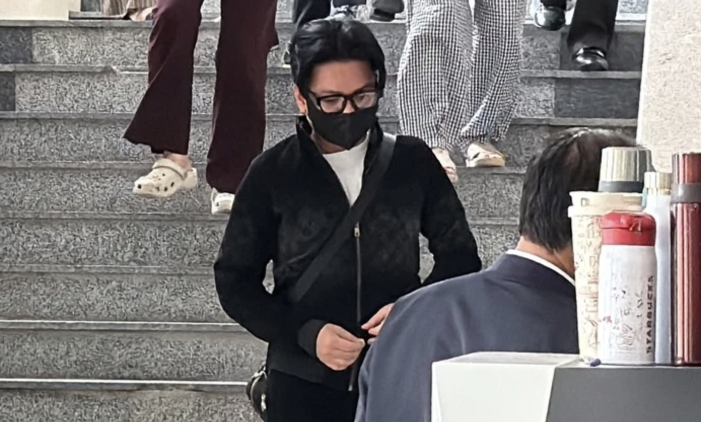 Vụ đánh bạc ở khách sạn Pullman: Ca sĩ Vũ Hà bày tỏ gì trong lời nói sau cùng tại tòa?- Ảnh 1. Vụ đánh bạc ở khách sạn Pullman: Ca sĩ Vũ Hà bày tỏ gì trong lời nói sau cùng tại tòa?- Ảnh 1.