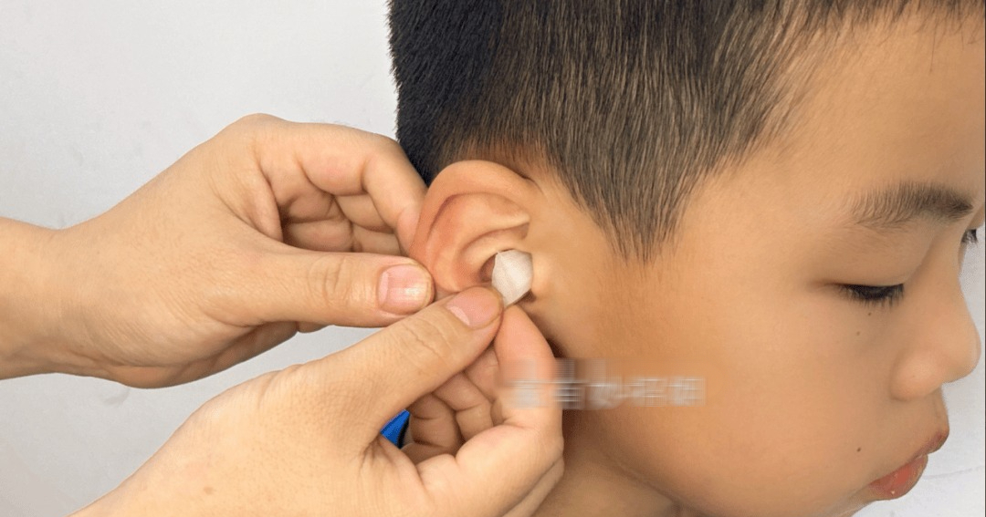 Nhỏ vài giọt dầu gió vào củ hành tây, tưởng nghịch dại ai ngờ hiệu quả hơn cả Nhỏ vài giọt dầu gió vào củ hành tây, tưởng nghịch dại ai ngờ hiệu quả hơn cả