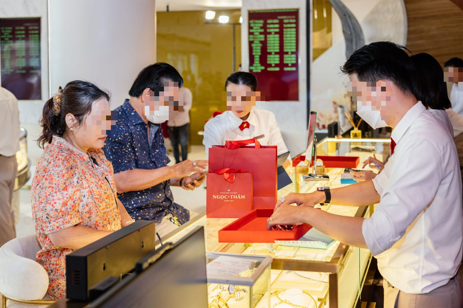 2 công ty vàng bạc đá quý bị phạt gần 1,8 tỉ đồng- Ảnh 1. 2 công ty vàng bạc đá quý bị phạt gần 1,8 tỉ đồng- Ảnh 1.