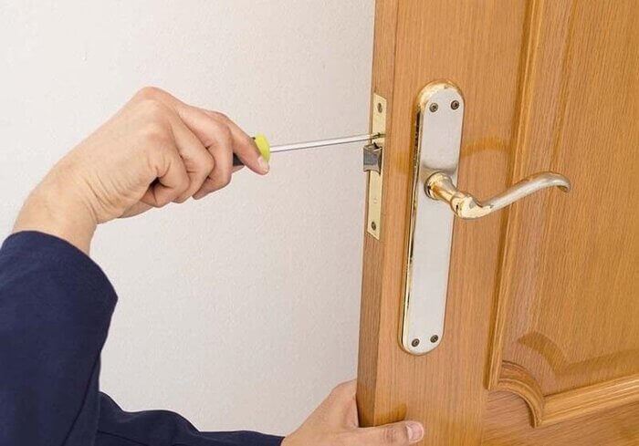 Gấp: 5 cách gia cố nhà cửa VÔ DỤNG khi bão đến, xem và tránh ngay khi còn có thể!- Ảnh 3. Gấp: 5 cách gia cố nhà cửa VÔ DỤNG khi bão đến, xem và tránh ngay khi còn có thể!- Ảnh 3.