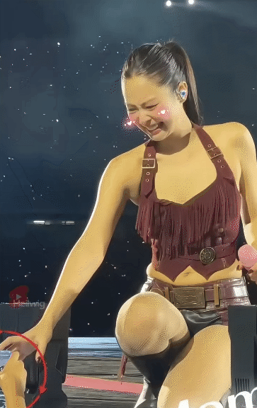 Jennie 10 năm chưa bao giờ biết flop là gì- Ảnh 1. Jennie 10 năm chưa bao giờ biết flop là gì- Ảnh 1.