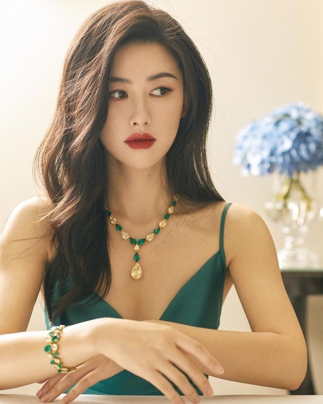 "Công chúa Bắc Kinh" khiến 1,4 tỷ dân Trung say đắm- Ảnh 1. "Công chúa Bắc Kinh" khiến 1,4 tỷ dân Trung say đắm- Ảnh 1.