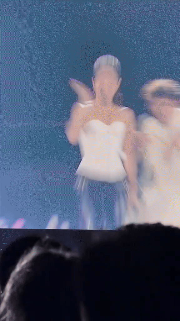 10 giây của thành viên đẹp nhất BLACKPINK khiến cõi mạng chê cười- Ảnh 3. 10 giây của thành viên đẹp nhất BLACKPINK khiến cõi mạng chê cười- Ảnh 3.