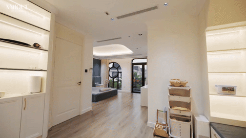 Video: Cận cảnh biệt thự chục tỷ của Thành Chung và vợ hot girl, được khen đẹp hơn cả nhà Văn Hậu - Hải My- Ảnh 5. Video: Cận cảnh biệt thự chục tỷ của Thành Chung và vợ hot girl, được khen đẹp hơn cả nhà Văn Hậu - Hải My- Ảnh 5.