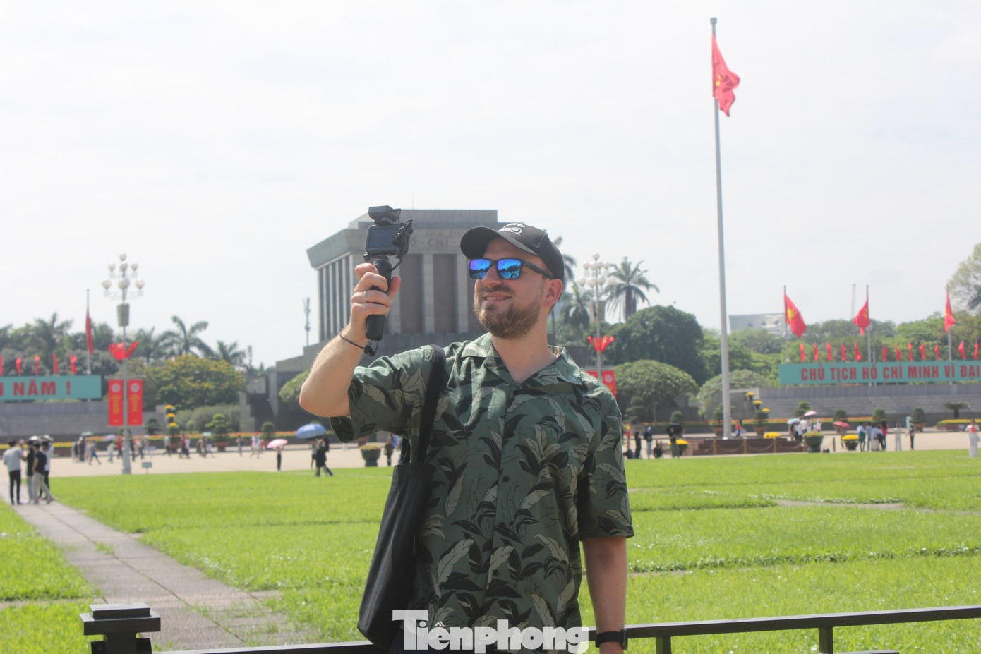 Điều gì thu hút hơn 17 triệu khách quốc tế đến Việt Nam?- Ảnh 2.