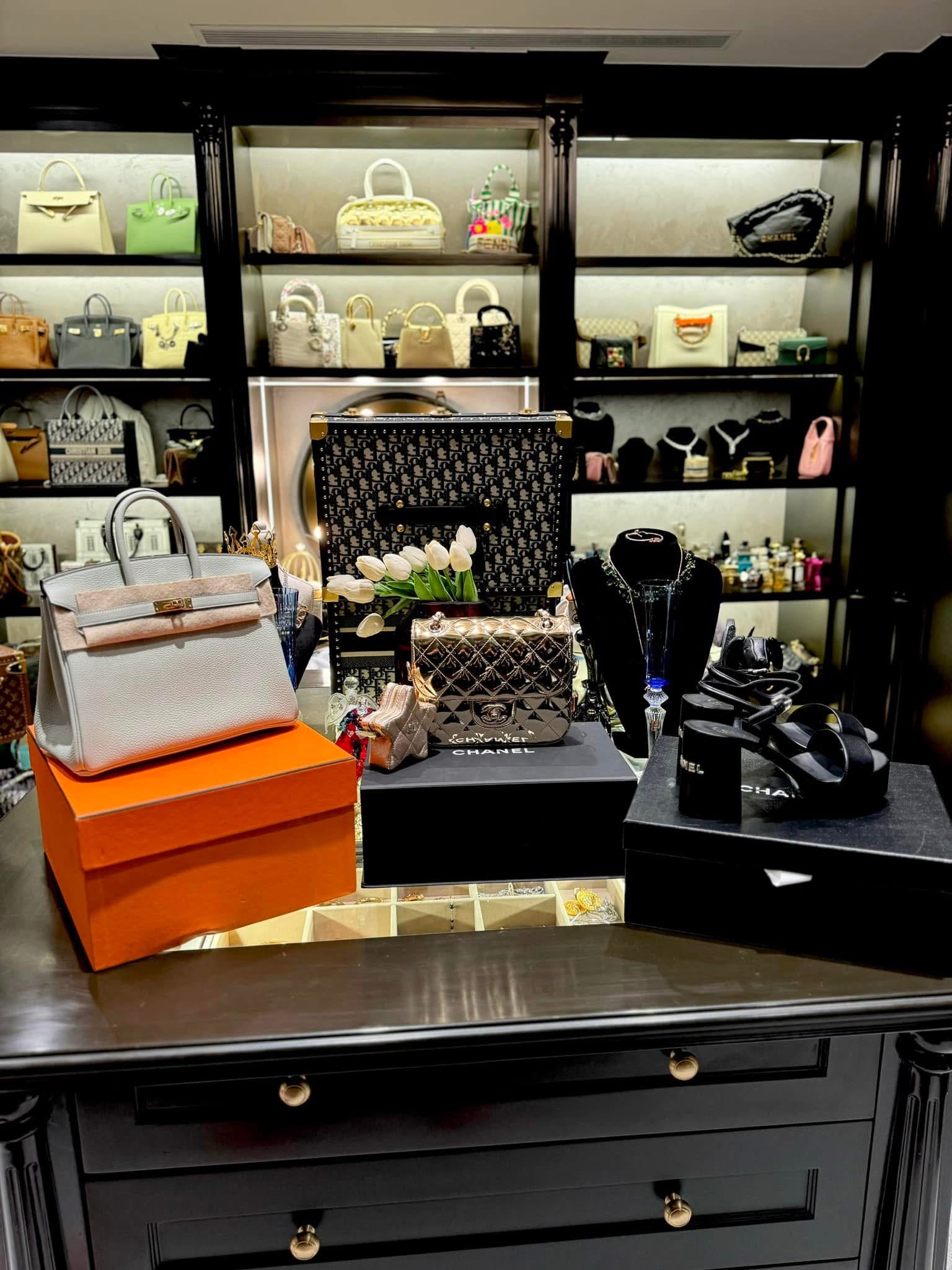 BST túi hàng hiệu của Đoàn Di Băng: Hermès đựng cún cưng, Dior và Chanel để đi chợ- Ảnh 7. BST túi hàng hiệu của Đoàn Di Băng: Hermès đựng cún cưng, Dior và Chanel để đi chợ- Ảnh 7.