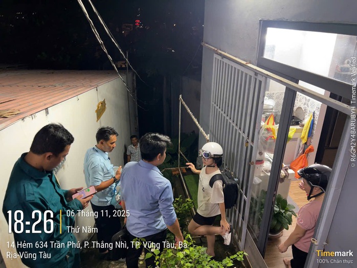 Ngay trong đêm, Vũng Tàu di dời 81 người khỏi khu vực có nguy cơ sạt lở- Ảnh 3. Ngay trong đêm, Vũng Tàu di dời 81 người khỏi khu vực có nguy cơ sạt lở- Ảnh 3.