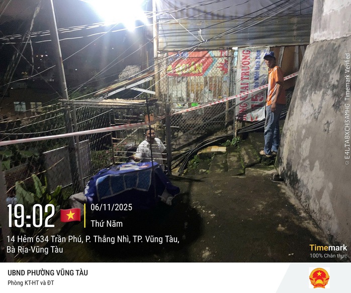 Ngay trong đêm, Vũng Tàu di dời 81 người khỏi khu vực có nguy cơ sạt lở- Ảnh 4. Ngay trong đêm, Vũng Tàu di dời 81 người khỏi khu vực có nguy cơ sạt lở- Ảnh 4.
