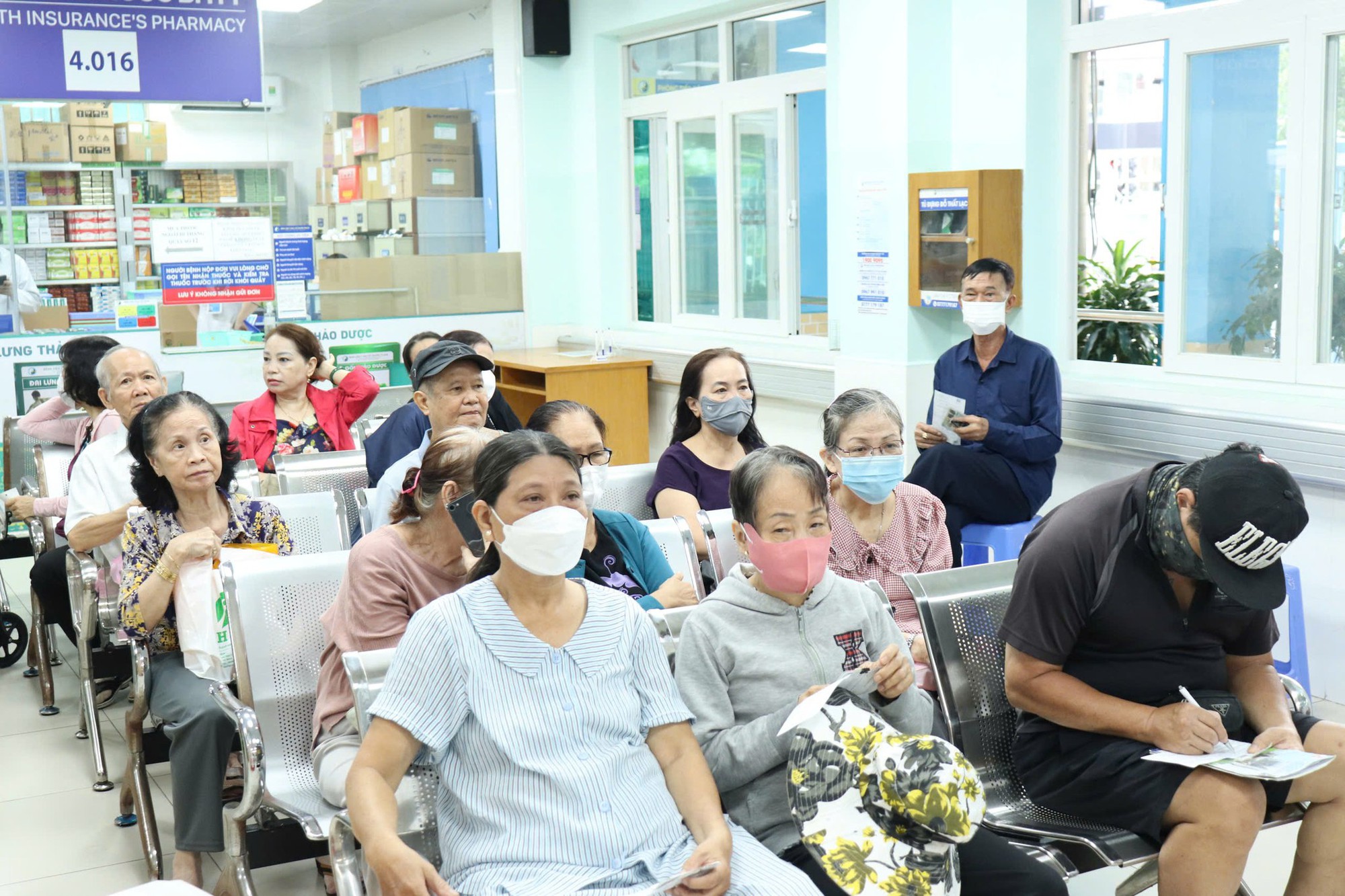 TP HCM: Đối tượng nào được hỗ trợ 100% BHYT?- Ảnh 2. TP HCM: Đối tượng nào được hỗ trợ 100% BHYT?- Ảnh 2.