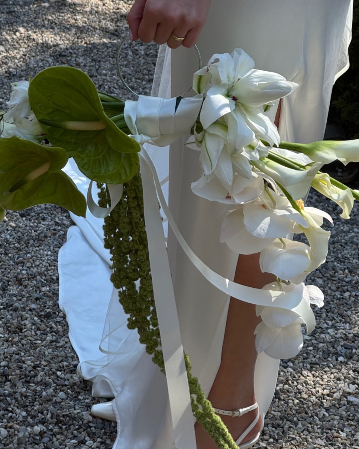 Bó hoa cưới 1,2 triệu “khổ nhất mạng xã hội”: 1 người chê, vạn người tranh cãi- Ảnh 5. Bó hoa cưới 1,2 triệu “khổ nhất mạng xã hội”: 1 người chê, vạn người tranh cãi- Ảnh 5.