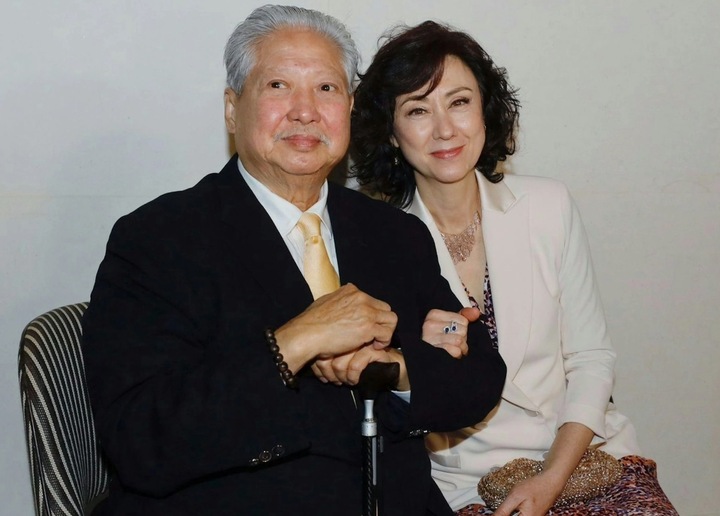 Cuộc sống bên vợ hoa hậu kém 13 tuổi của 